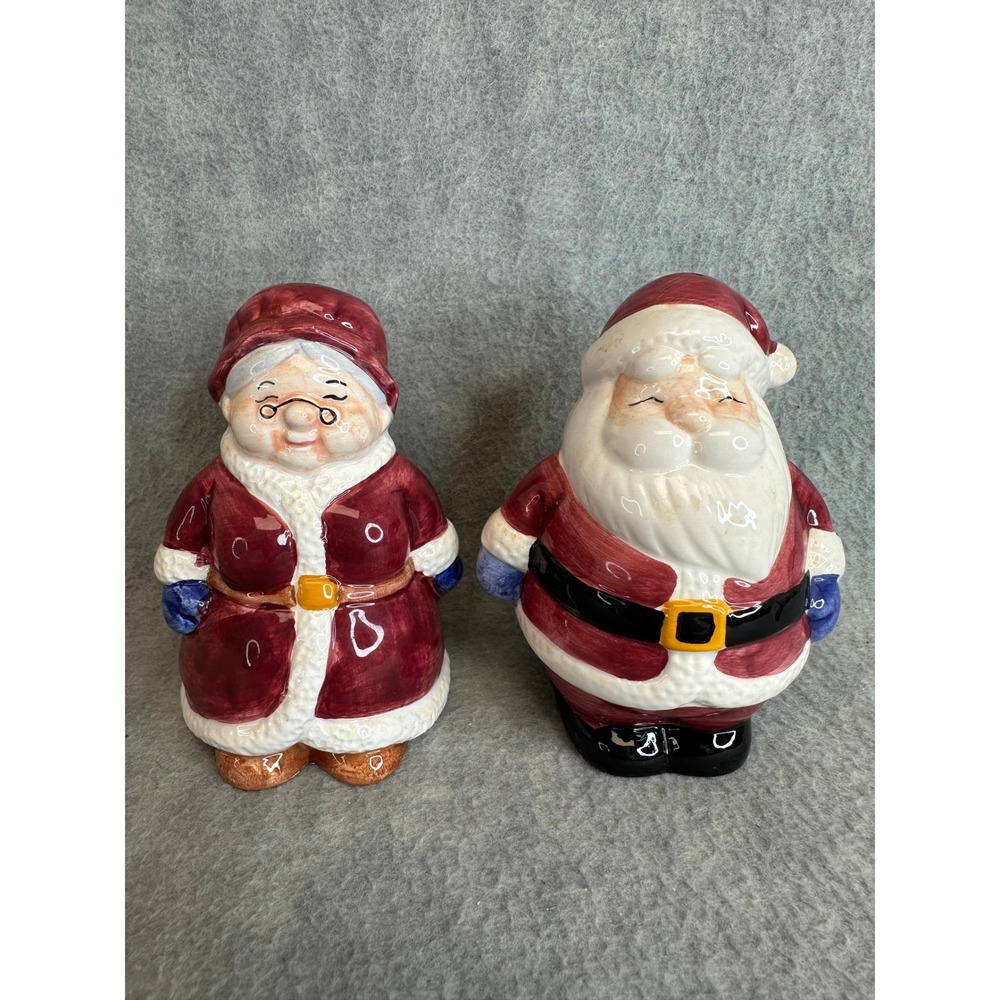 Vintage 2000 Publix Santa and Mrs Claus Ceramic Salt and Pepper Shakers Set
